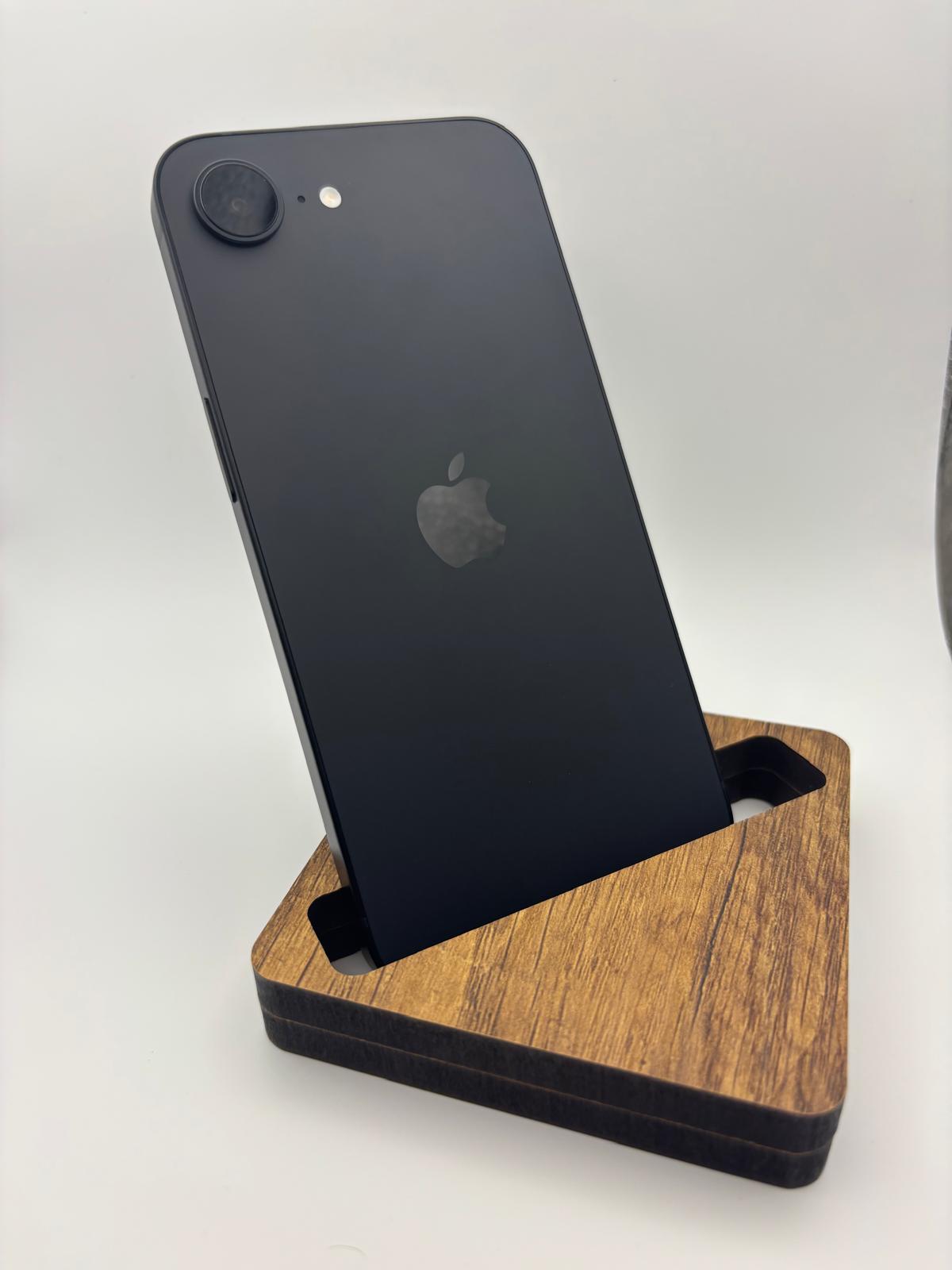 iPhone 16e photo 3