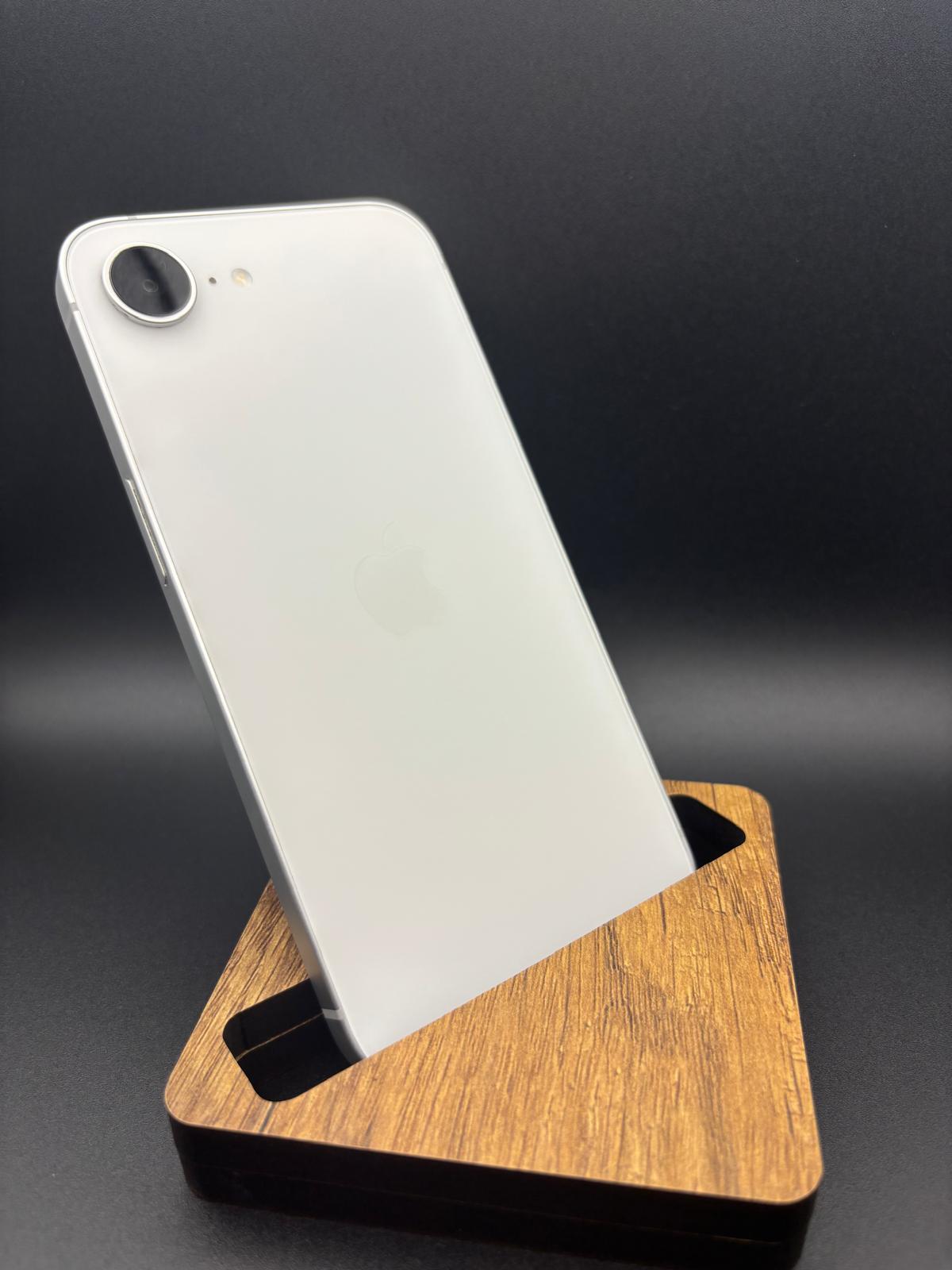 iPhone 16e photo 4