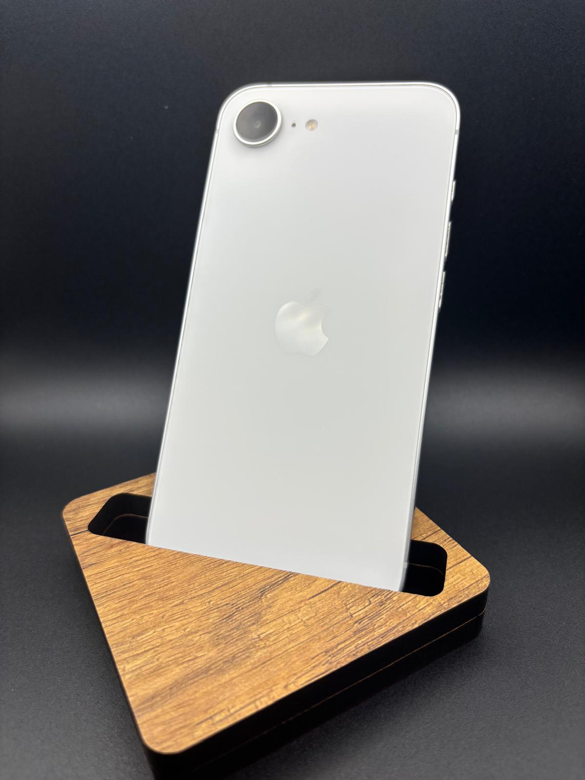 iPhone 16e photo 3
