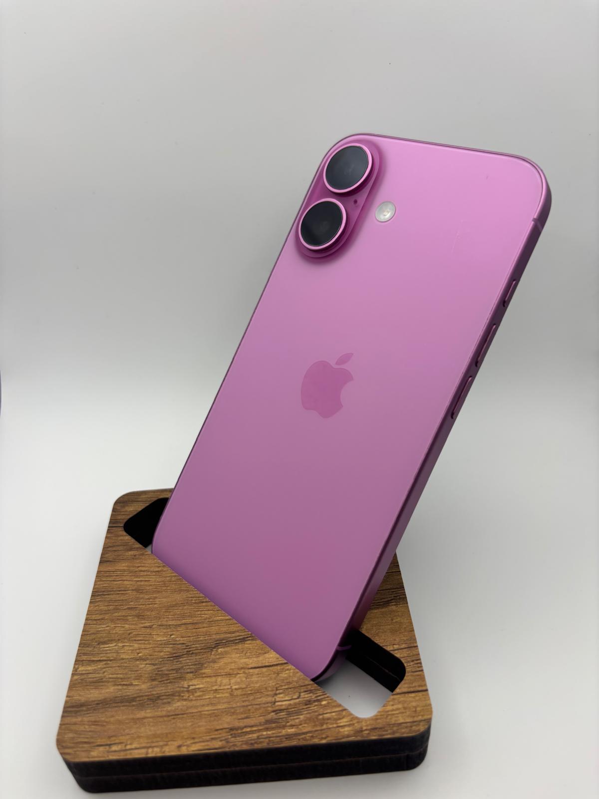iPhone 16 Plus photo 2